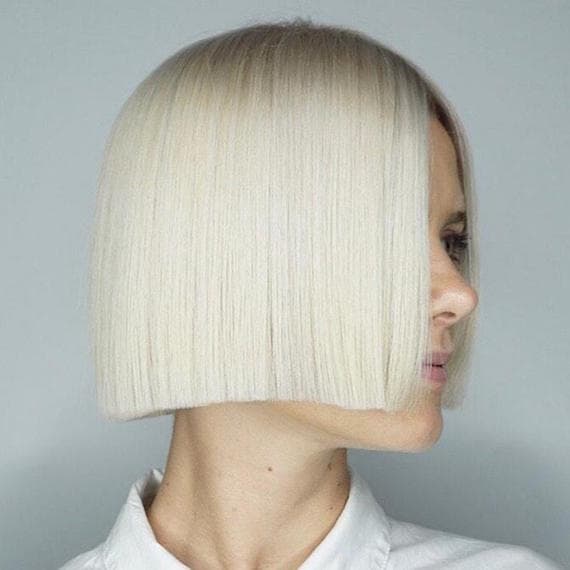 Platinum Blunt Bob With Blunt Fringe, Ear Platinum Blunt Bob With Blunt Fringe, Ear — Classy Blonde Haircuts