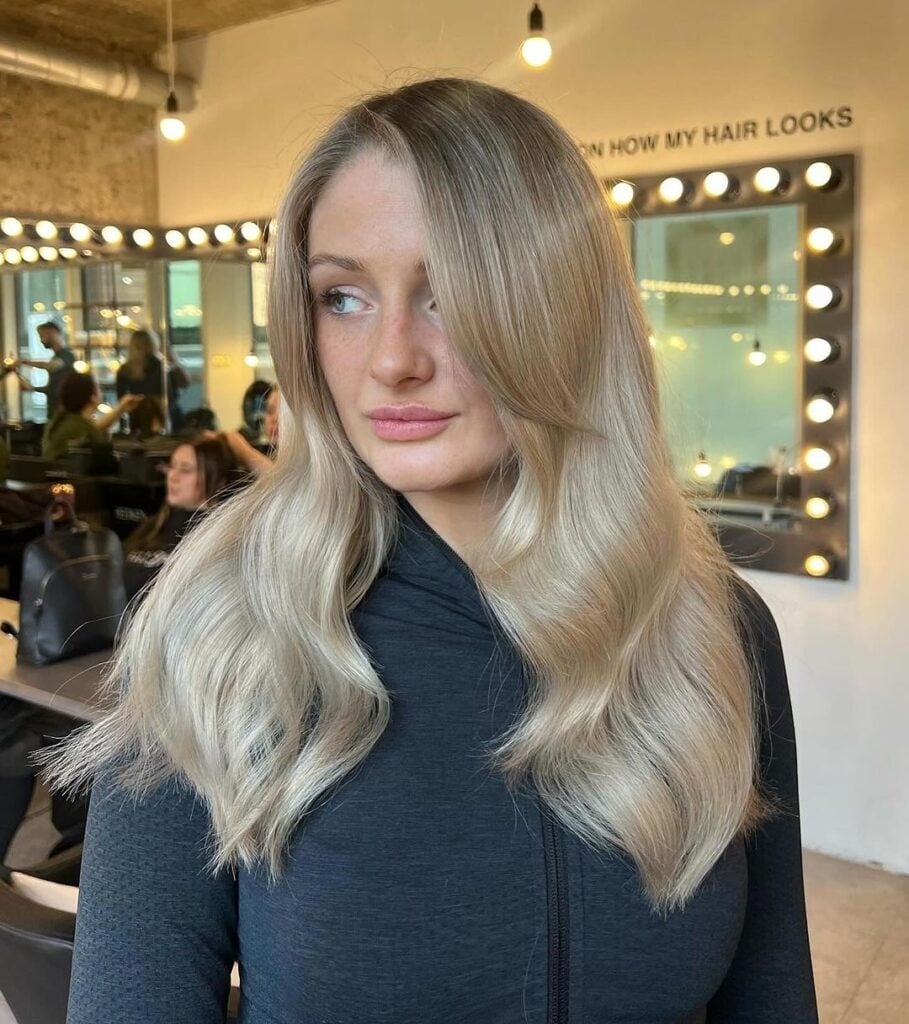 Collarbone Ash Blonde With Side Part Collarbone Ash Blonde With Side Part — Classy Blonde Highlights