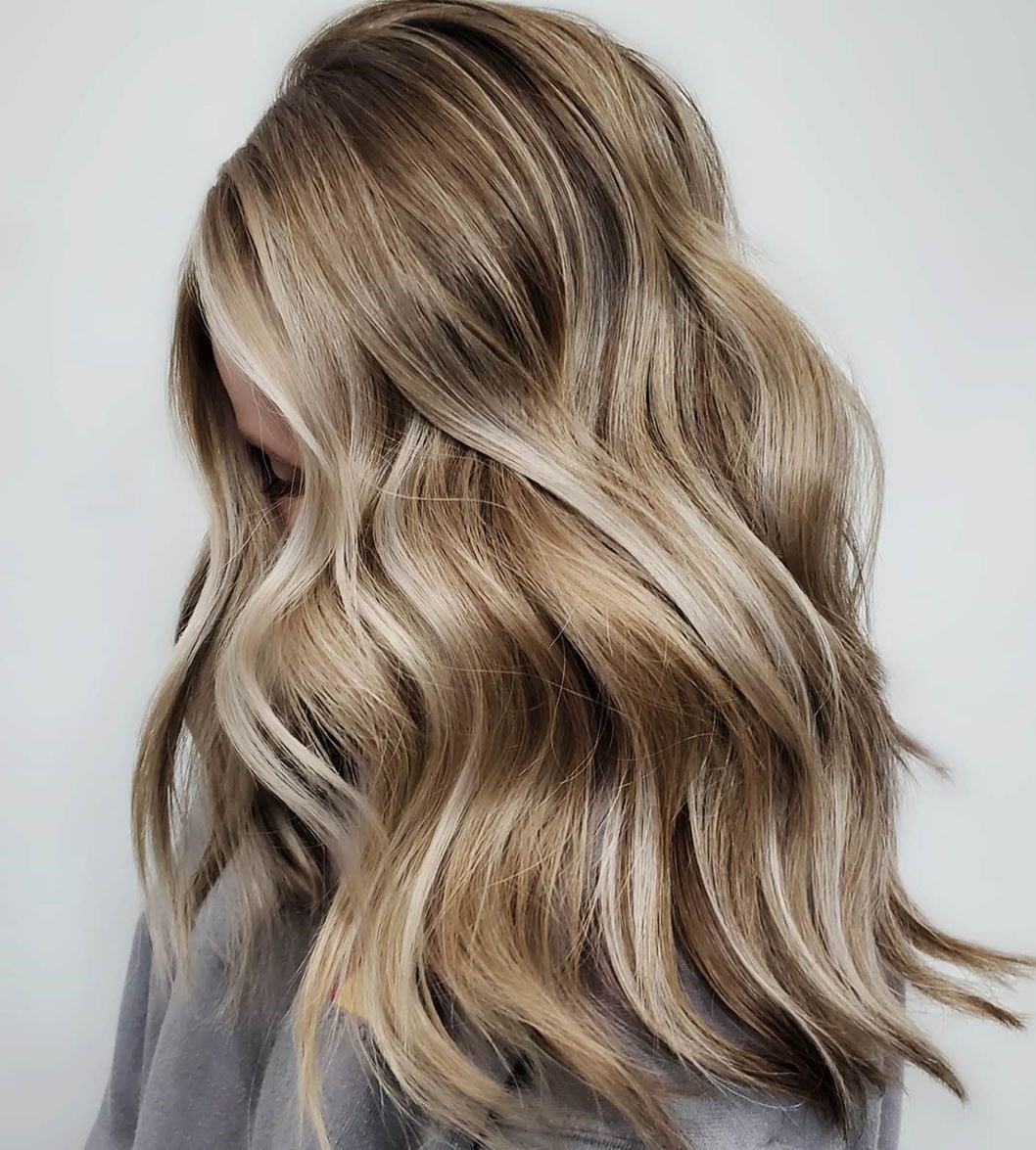 Dimensional Mid-Back Waves With Dark Blonde Base Dimensional Mid-Back Waves With Dark Blonde Base — Classy Blonde Highlights