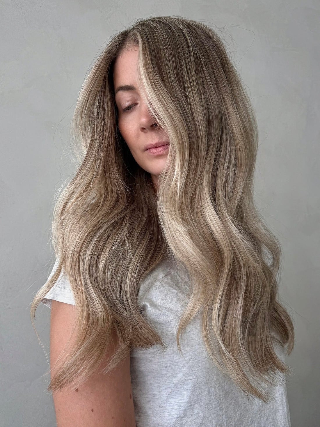 Beige Blonde Highlights With Face-Framing Layers Beige Blonde Highlights With Face-Framing Layers — Classy Blonde Highlights