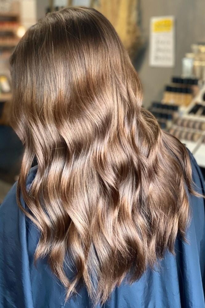 Mid-Back Blowout With Dimensional Blonde, Close-Up Take Mid-Back Blowout With Dimensional Blonde, Close-Up Take — Classy Blonde Highlights on Dark Hair