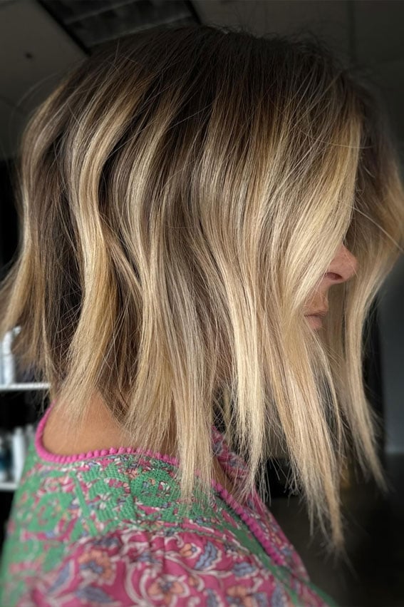 Collarbone Bob With High Contrast Blonde Collarbone Bob With High Contrast Blonde — Classy Blonde Highlights on Dark Hair