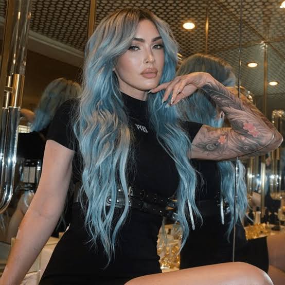Mid-Back Layers With Light Blue Highlights — Classy Blue Highlights