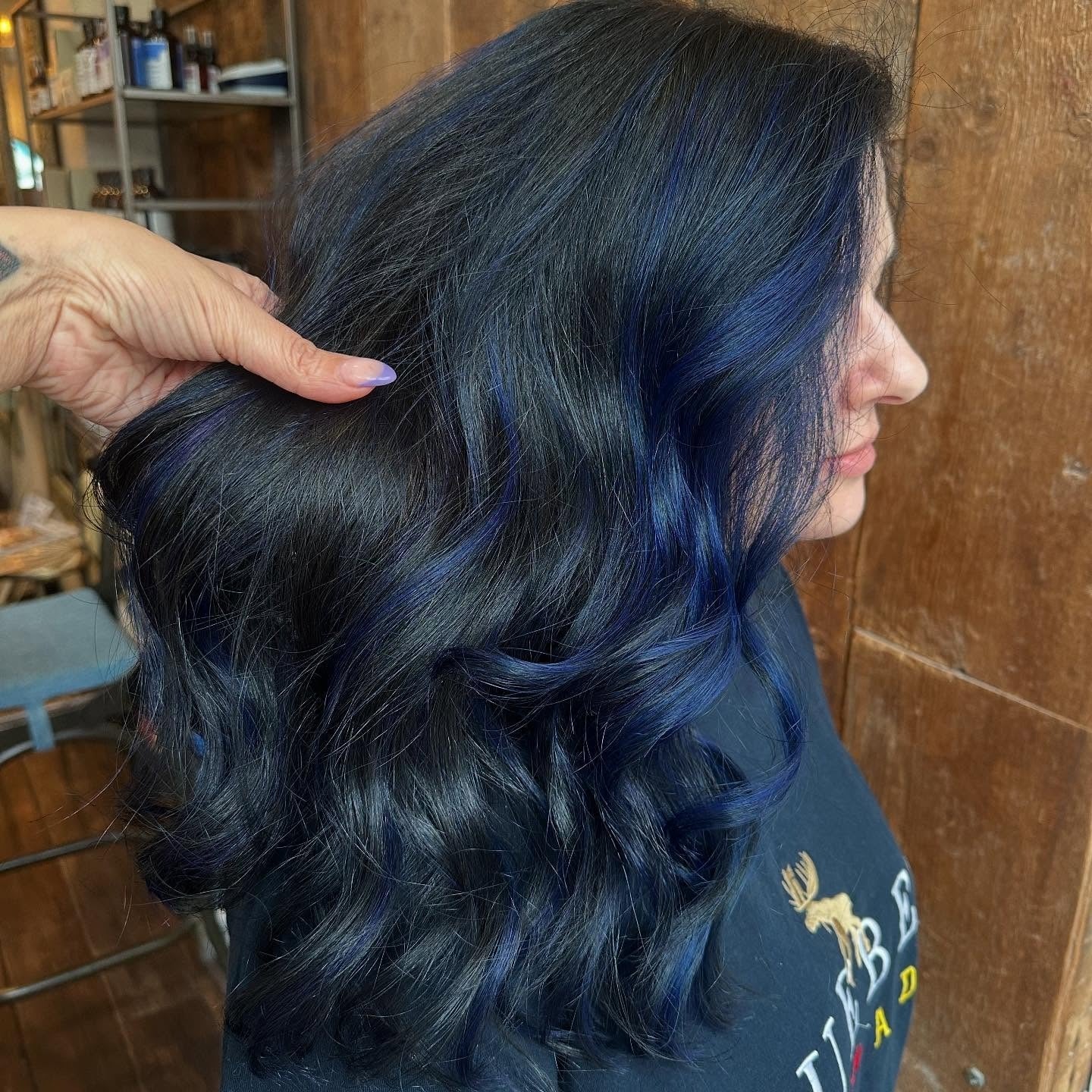 Collarbone Wavy Blowout With Blue Streaks — Classy Blue Highlights