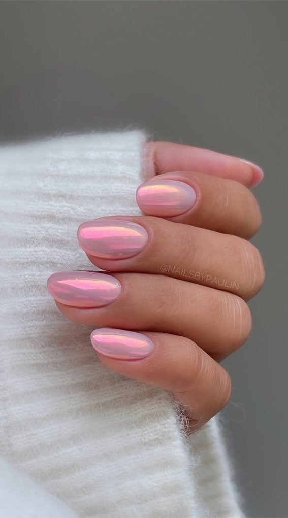 Sheer Pink Base with Thin Gold Lines Medium Oval Nails Sheer Pink Base with Thin Gold Lines Medium Oval Nails — Classy Blush Nails