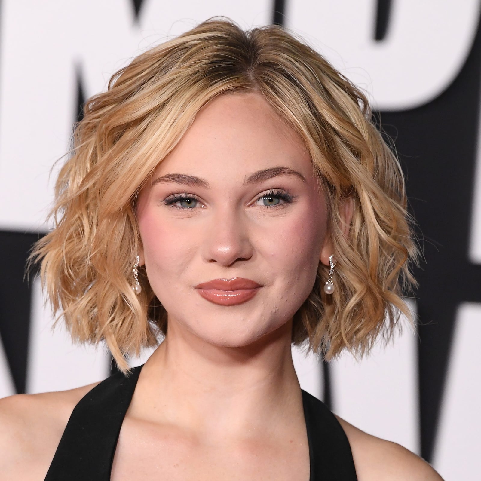 Blonde Chin Bob Loose Waves Blonde Chin Bob Loose Waves — Classy Bob Haircuts
