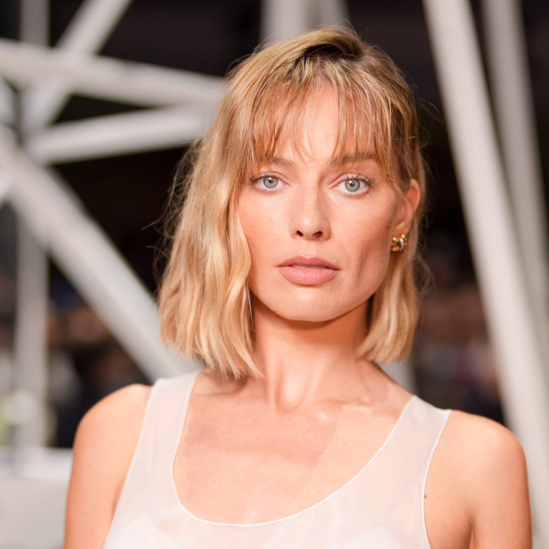 Collarbone Bob With Side Swept Bangs — Classy Bob Haircuts for Fine Hair