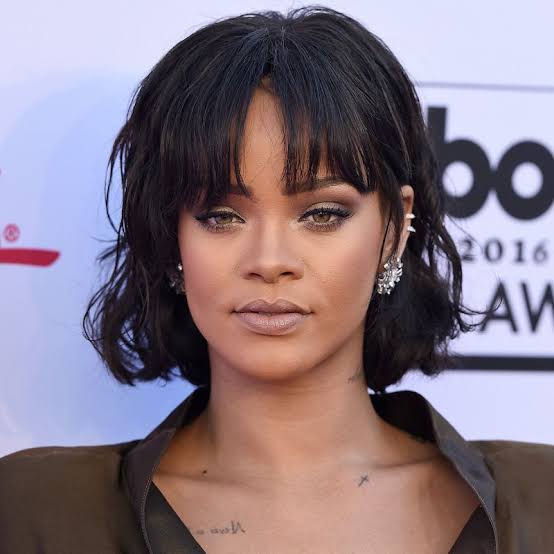 Collarbone Bob With Curtain Bangs And Root Shadow Collarbone Bob With Curtain Bangs And Root Shadow — Classy Bob Haircuts with Bangs