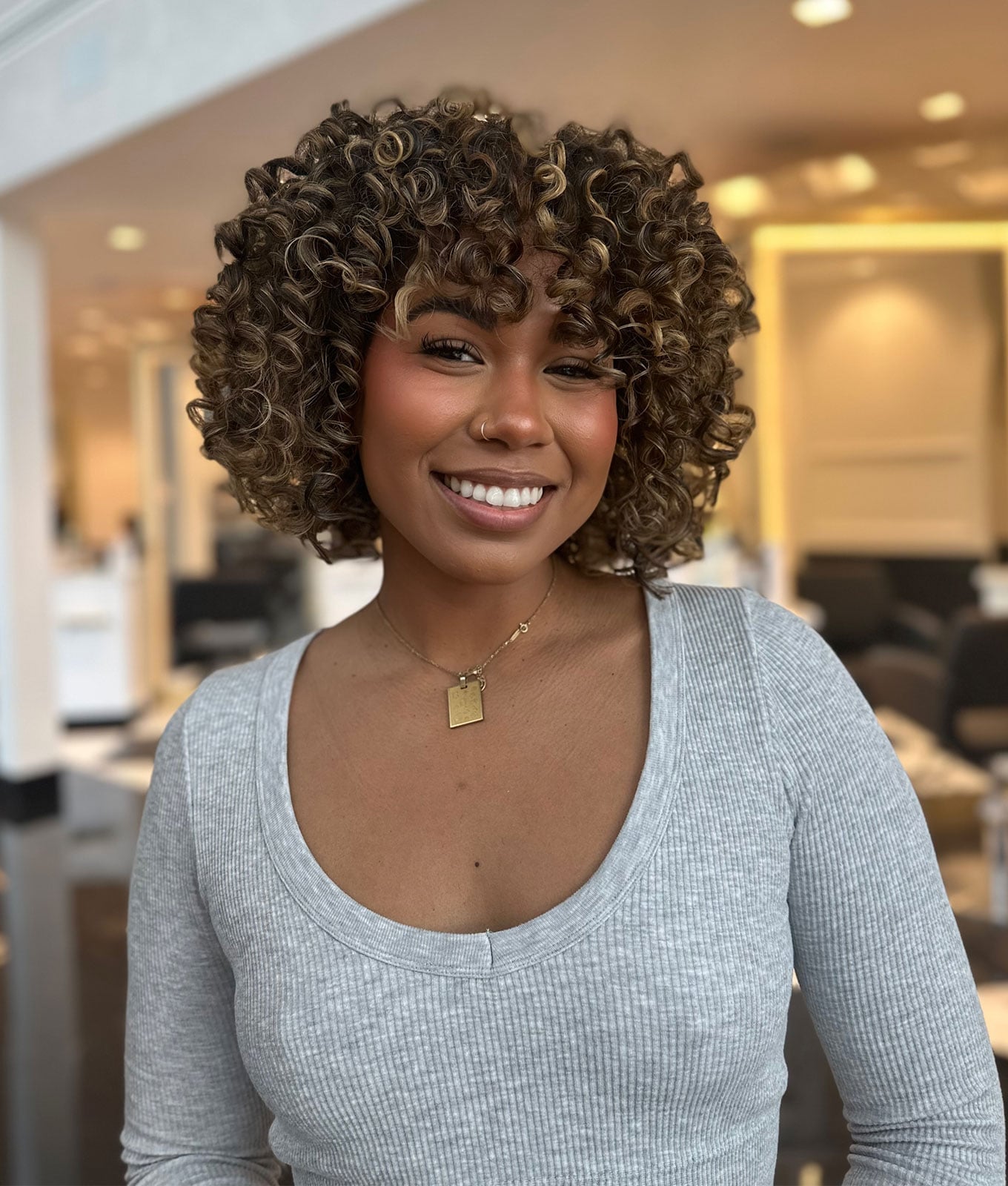 Collarbone Bob With Full Bangs And Highlights Collarbone Bob With Full Bangs And Highlights — Classy Bob with Curls