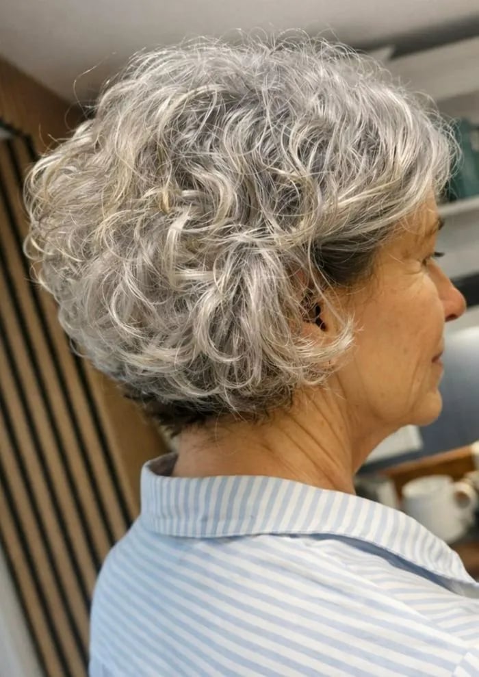 Collarbone Grey Bob With Voluminous Curls and Air Dried Collarbone Grey Bob With Voluminous Curls and Air Dried — Classy Bob with Curls