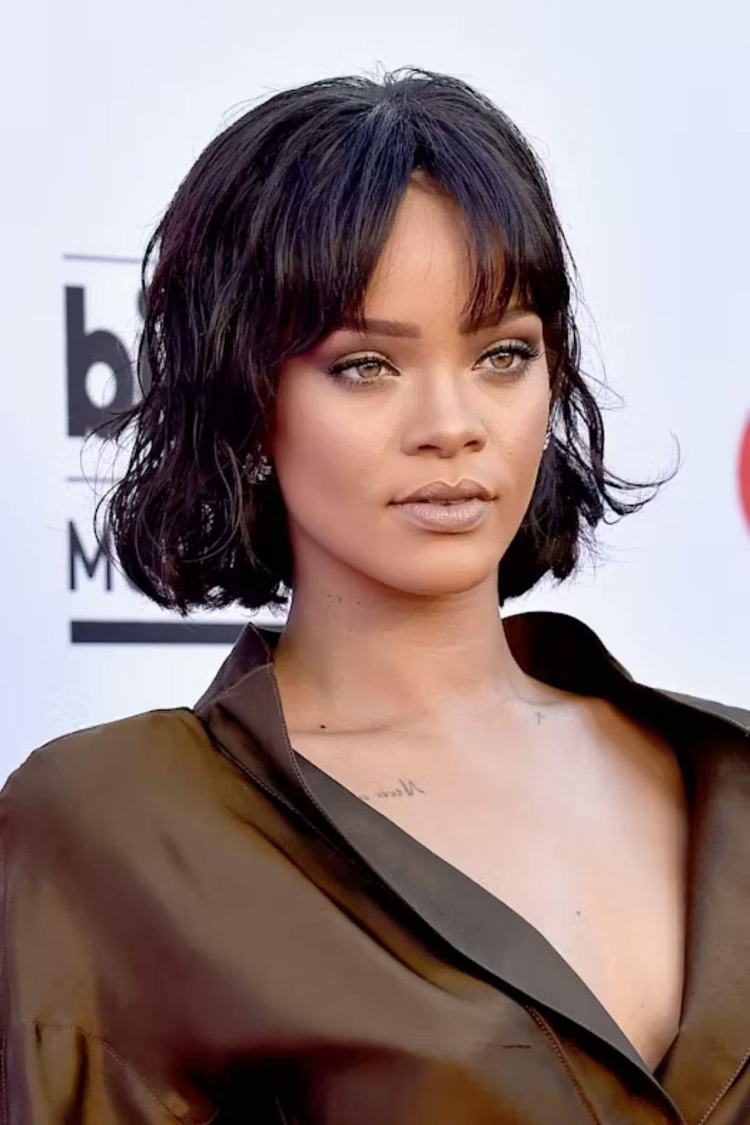 Chin Length Bob With Wavy Medium Texture And Curtain Bangs Chin Length Bob With Wavy Medium Texture And Curtain Bangs — Classy Bob with Curtain Bangs