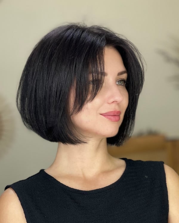 Chin Length Dark Brown Bob With Short Curtain Bangs And Thick Texture Chin Length Dark Brown Bob With Short Curtain Bangs And Thick Texture — Classy Bob with Curtain Bangs