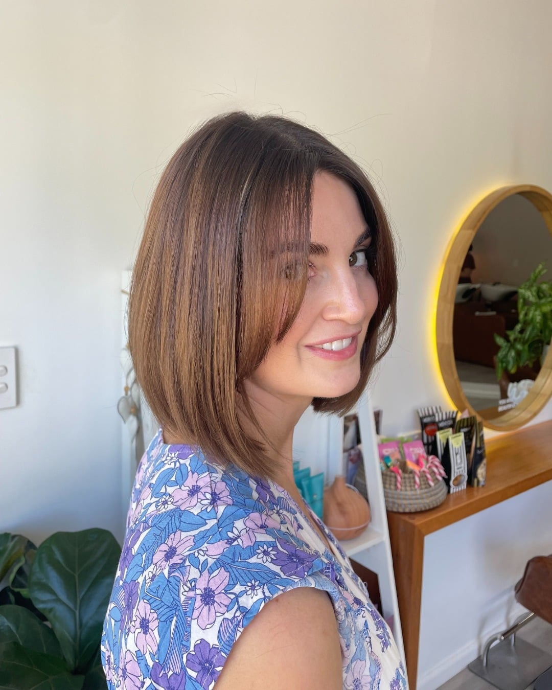 Collarbone Bob With Sleek Straight Finish And Middle Part Curtain Collarbone Bob With Sleek Straight Finish And Middle Part Curtain — Classy Bob with Curtain Bangs