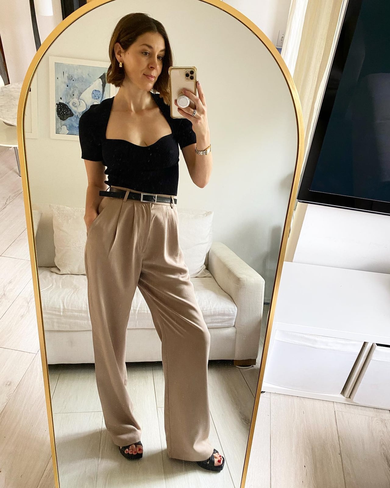 Black Sweetheart Bodysuit With Beige Wide Leg Trousers Black Sweetheart Bodysuit With Beige Wide Leg Trousers — Classy Bodysuit Outfits