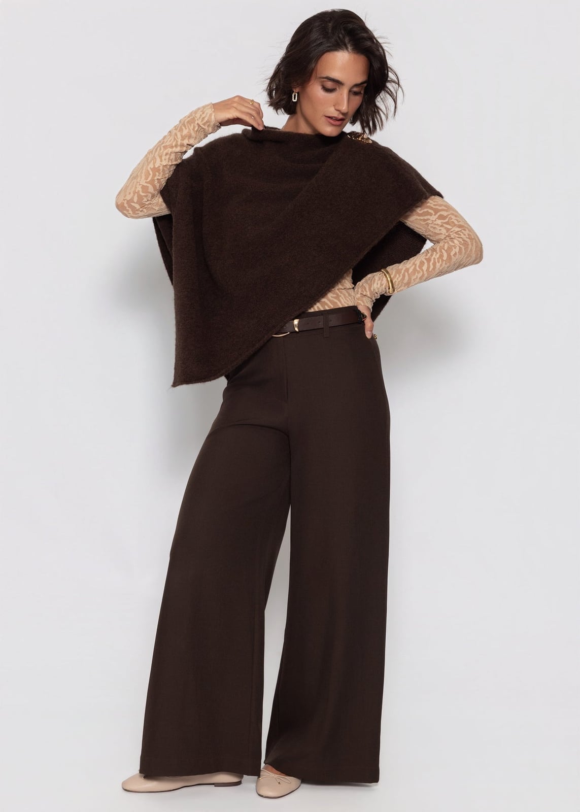Beige Lace Top Under Brown Knit Poncho With Wide Leg Trousers Beige Lace Top Under Brown Knit Poncho With Wide Leg Trousers — Classy Bodysuit Outfits