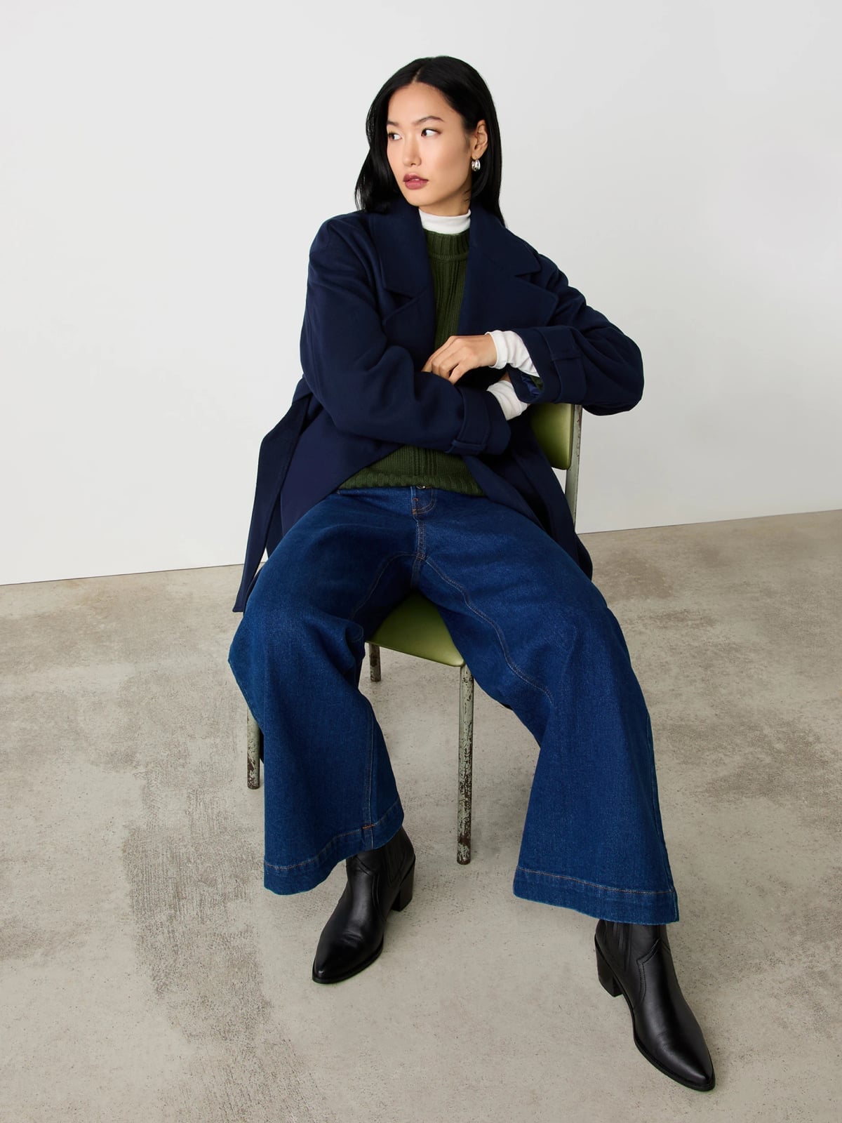Wide Leg Jeans with an Oversized Coat and Pointed Ankle Boots — Classy Boots Outfit Jeans
