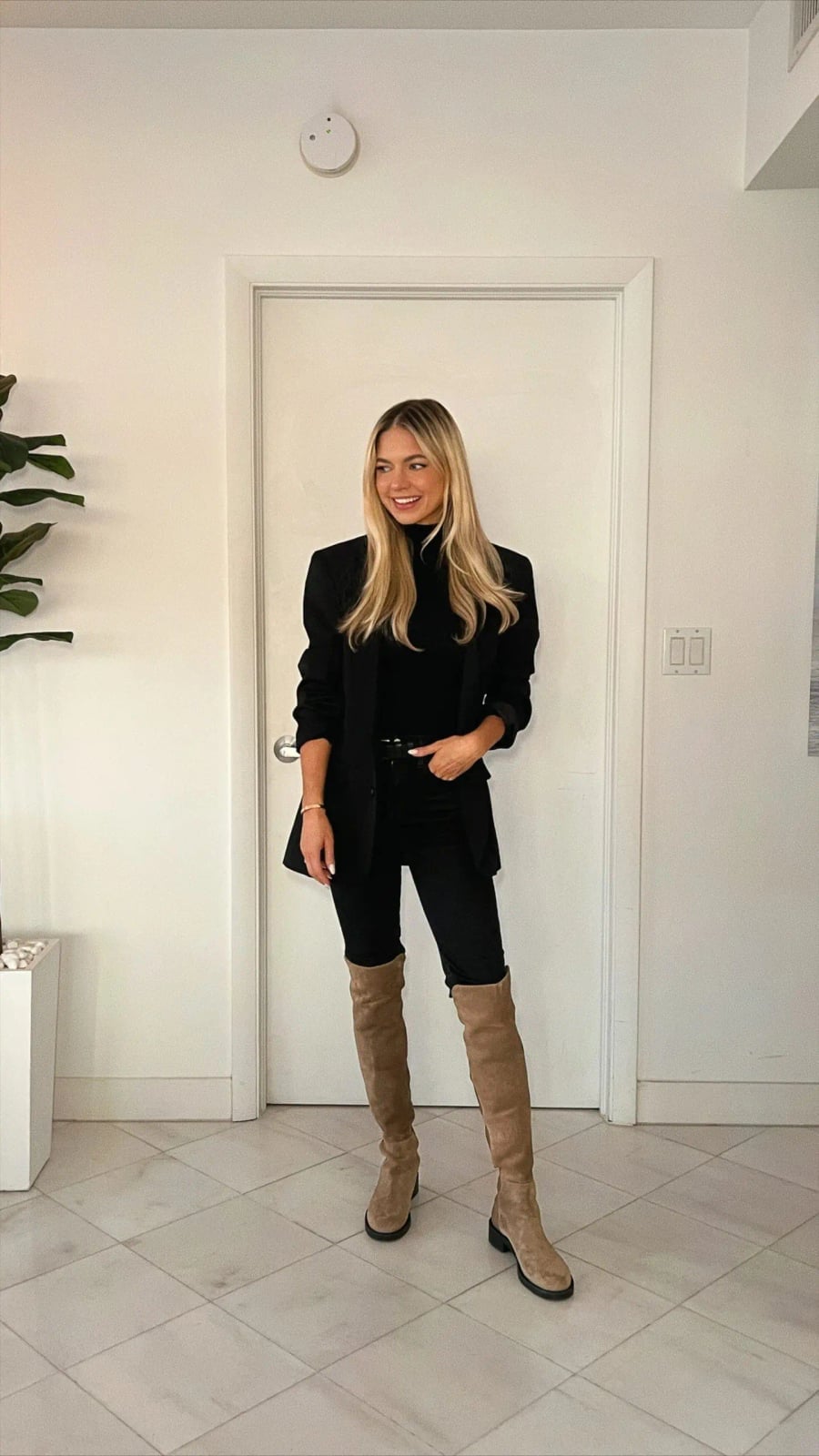 Fitted Jeans with a Turtleneck and Oversized Blazer with Knee-High — Classy Boots Outfit Jeans