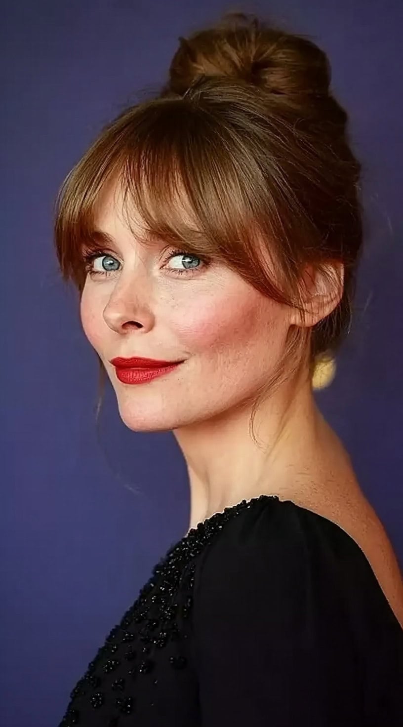 Long Dark Blonde With Bottleneck Bangs, Close-Up Take Long Dark Blonde With Bottleneck Bangs, Close-Up Take — Classy Bottleneck Bangs