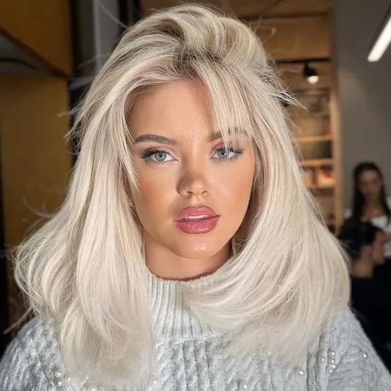 Collarbone Ash Blonde With Bottleneck Bangs and Framing The Face Collarbone Ash Blonde With Bottleneck Bangs and Framing The Face — Classy Bottleneck Bangs