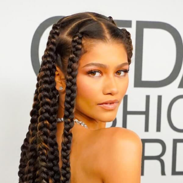 Large Dark Brown Box Braids With Blonde Highlights Large Dark Brown Box Braids With Blonde Highlights — Classy Box Braids Hairstyles