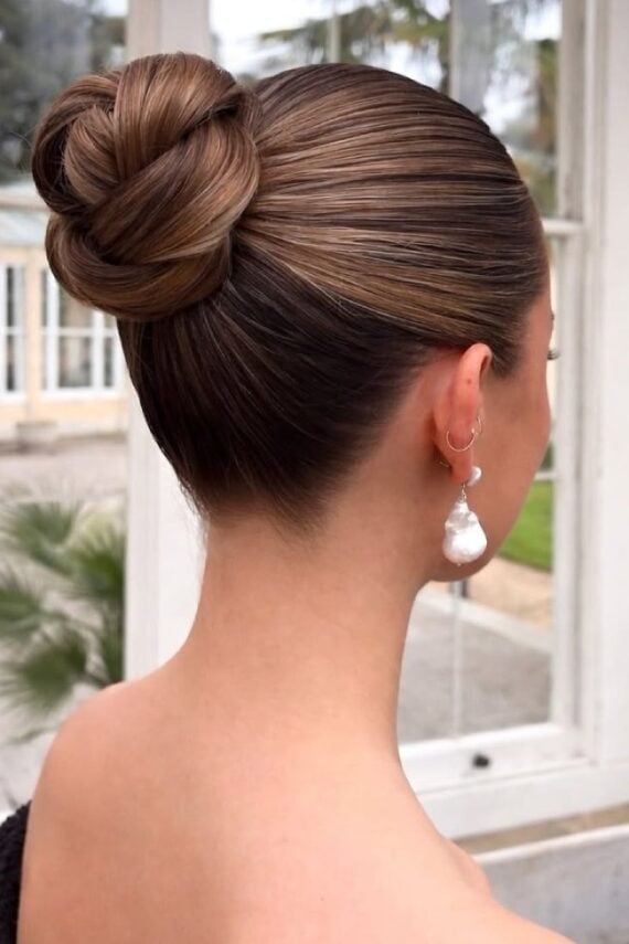 Brown High Bun With Blonde Highlights Brown High Bun With Blonde Highlights — Classy Bridal Bun