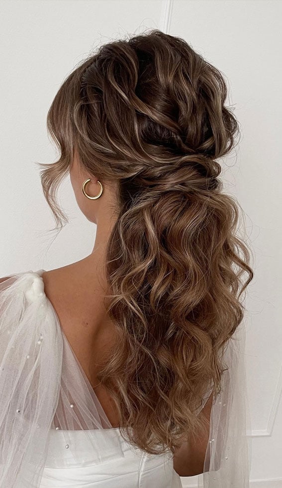 Blonde Balayage Ponytail With Textured Waves Blonde Balayage Ponytail With Textured Waves — Classy Bridesmaid Ponytail