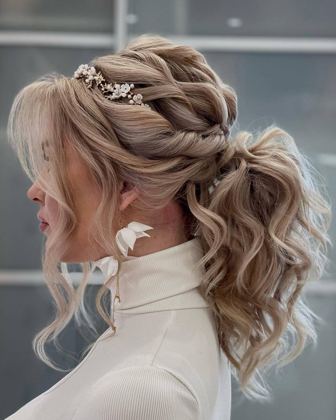 Collarbone Ponytail With Braided Crown And Wavy Ends Collarbone Ponytail With Braided Crown And Wavy Ends — Classy Bridesmaid Ponytail