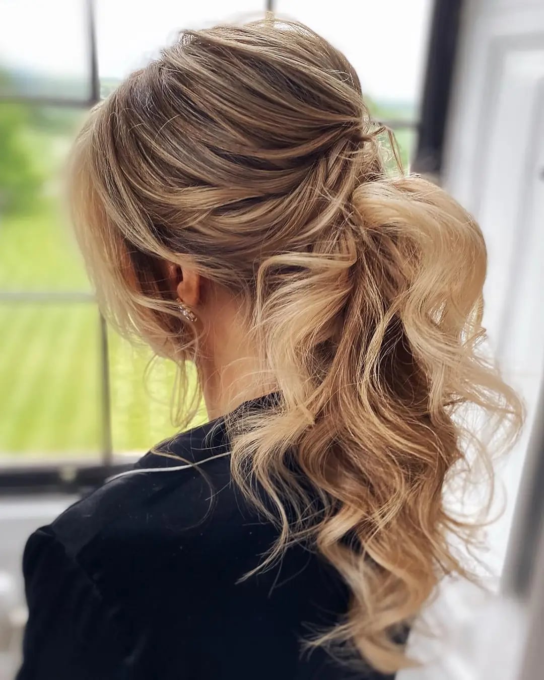 Collarbone Ash Blonde Ponytail With Loose Waves Collarbone Ash Blonde Ponytail With Loose Waves — Classy Bridesmaid Ponytail