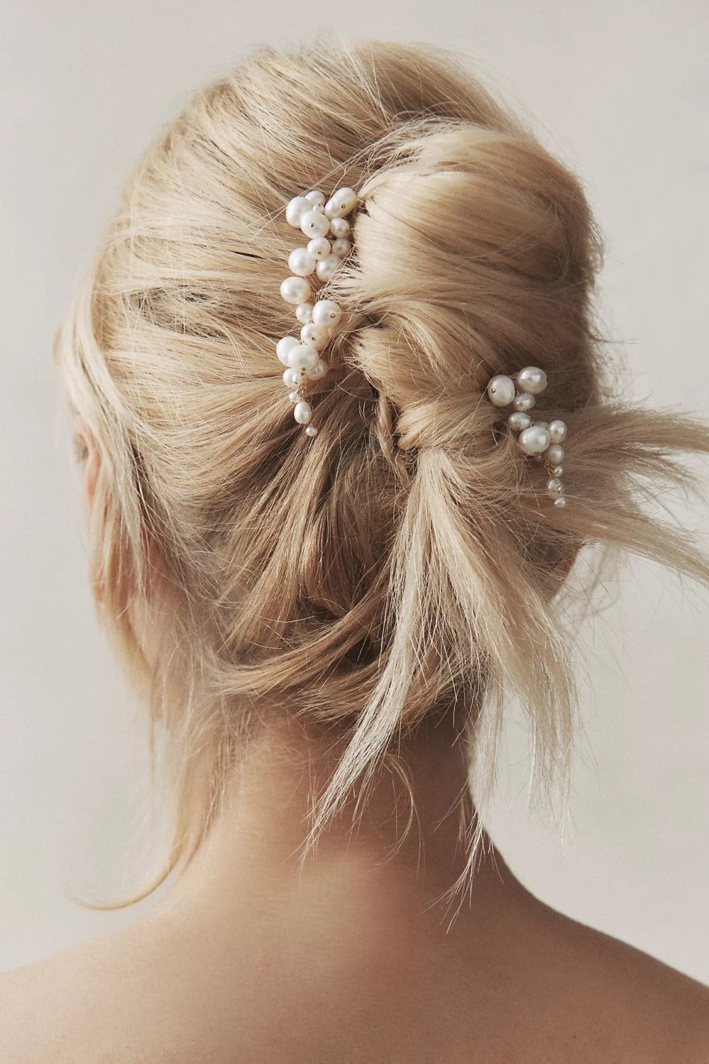 Blonde Loose Messy Updo With Pearl Pins Blonde Loose Messy Updo With Pearl Pins — Classy Bridesmaid Updos
