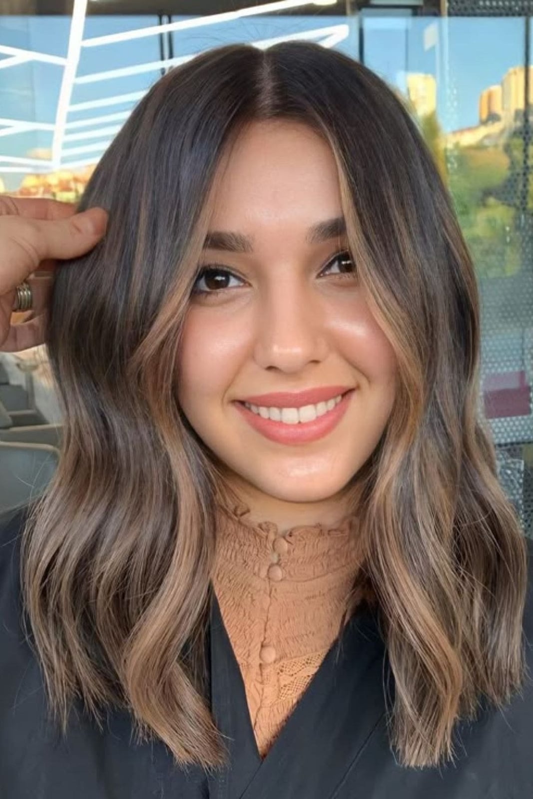 Collarbone Lob With Caramel Bronde Balayage Collarbone Lob With Caramel Bronde Balayage — Classy Bronde Balayage