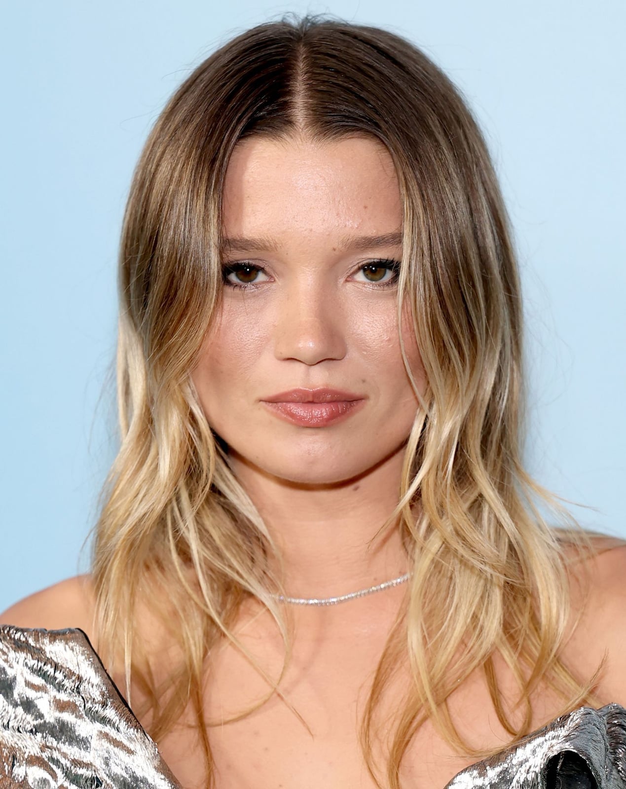 Collarbone Lob With Curtain Bangs And Bronde Balayage Collarbone Lob With Curtain Bangs And Bronde Balayage — Classy Bronde Balayage