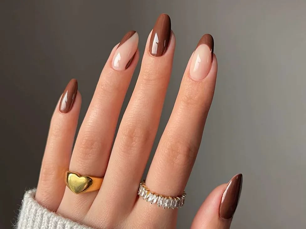 Brown Swirl Accent Medium Almond Nails Brown Swirl Accent Medium Almond Nails — Classy Brown Almond Nails