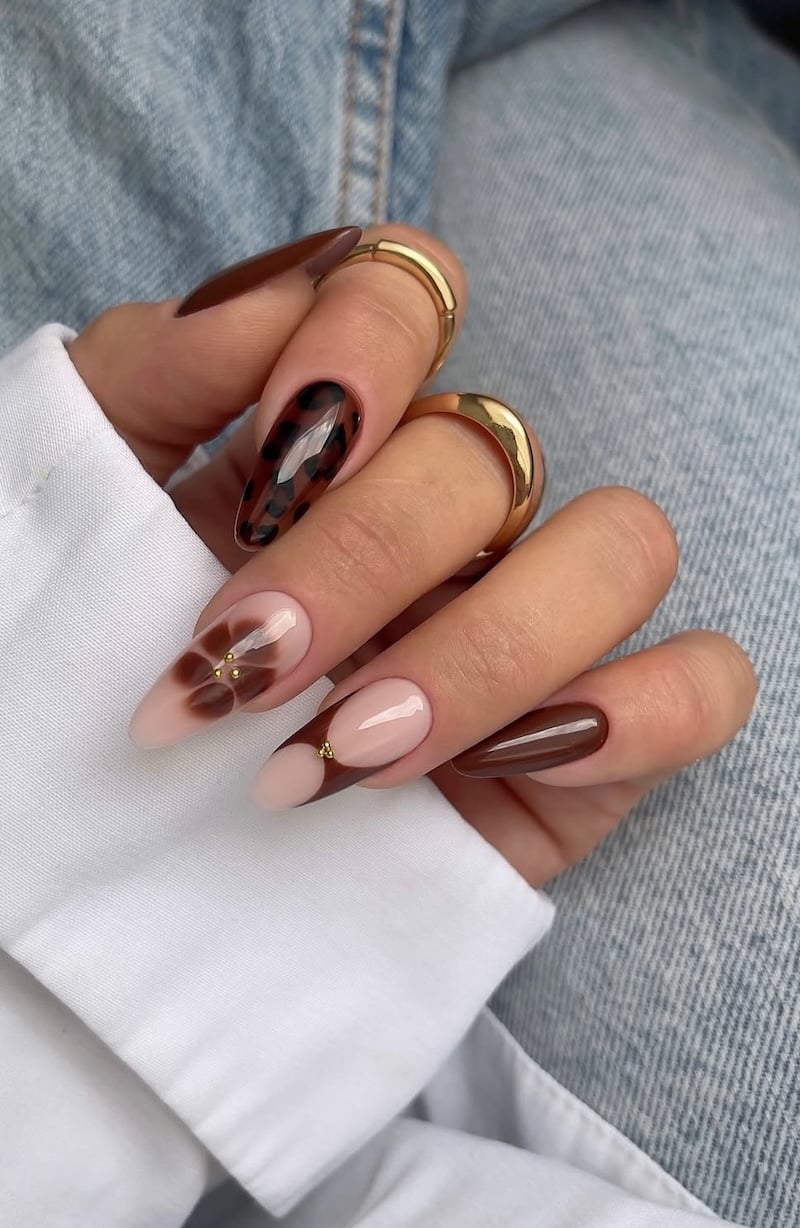 Mixed Design Medium Almond Nails Mixed Design Medium Almond Nails — Classy Brown Almond Nails
