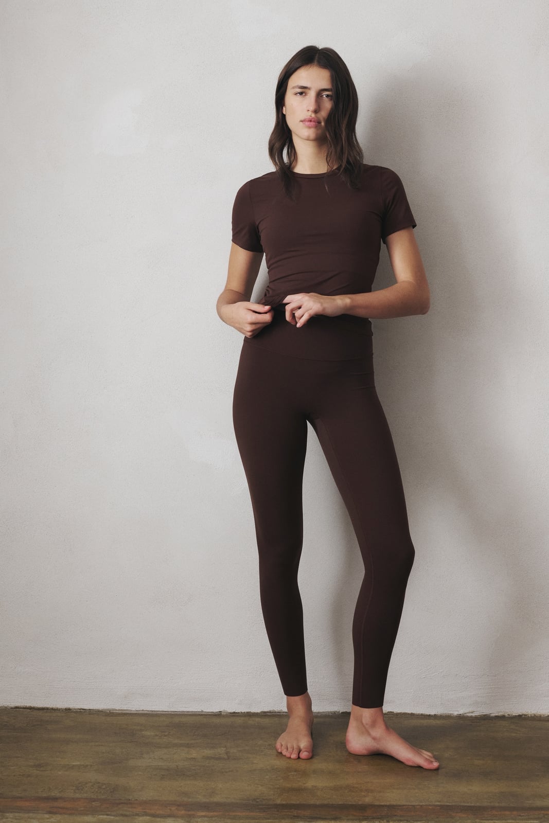 Monochromatic Brown Ribbed Knit T-Shirt and Leggings — Classy Brown Leggings Outfit