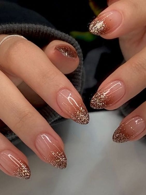 Medium Almond Glitter Bomb Ombre, миндаль — Classy Brown Ombre Nails