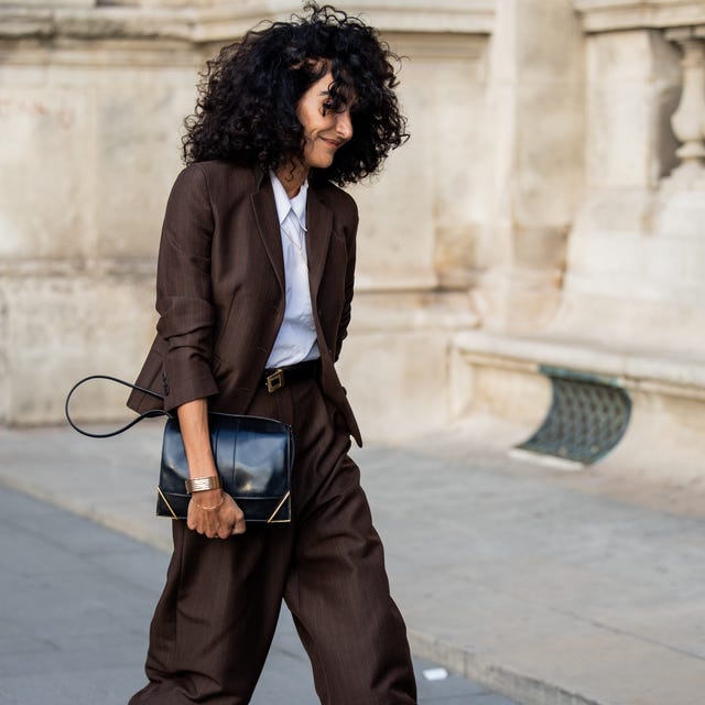 Oversized Brown Linen Suit with White Shirt and Black Clutch Bag Oversized Brown Linen Suit with White Shirt and Black Clutch Bag — Classy Brown Outfits