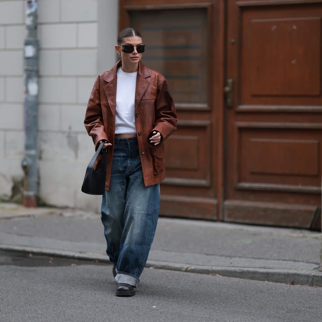 Brown Leather Blazer Over White T-shirt and Jeans Brown Leather Blazer Over White T-shirt and Jeans — Classy Brown Outfits