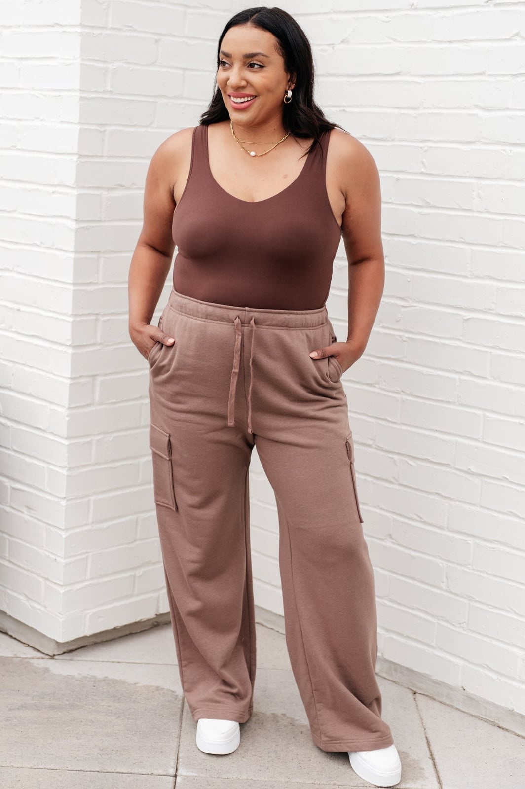 Brown Cargo Sweatpants With Gold Necklace — Classy Brown Sweatpants Outfit