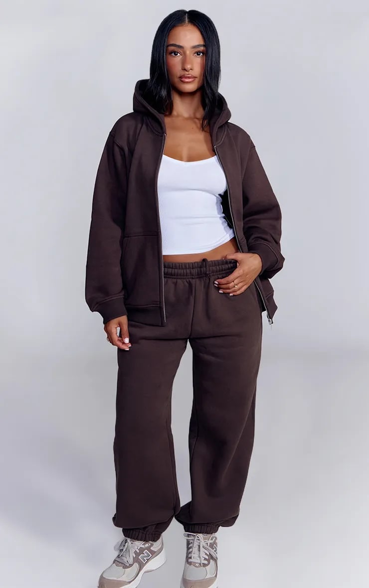 Chocolate Brown Loungewear Set With Ribbed Cuffs — Classy Brown Sweatpants Outfit