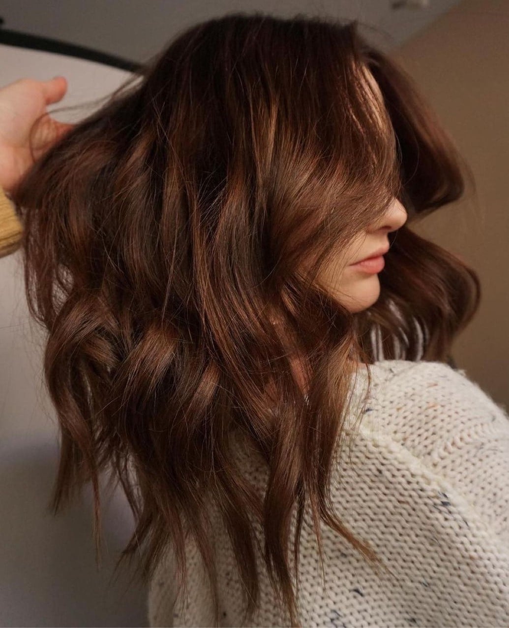 Collarbone Wavy With Caramel Highlights Collarbone Wavy With Caramel Highlights — Classy Brunette Hair Colors