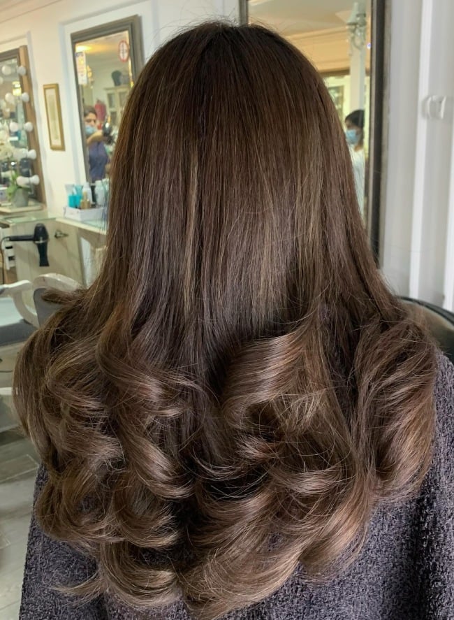 Mid-Back Espresso Brown With Curls Mid-Back Espresso Brown With Curls — Classy Brunette Hair Colors
