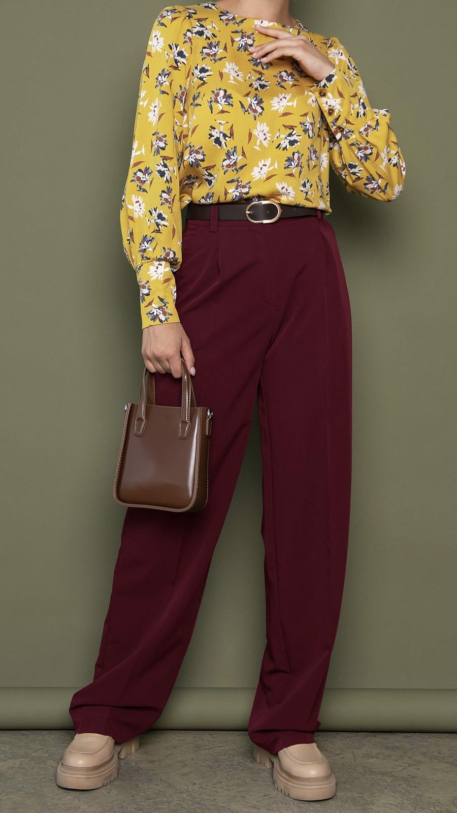 Burgundy Straight-Leg Trousers with a Floral Print Blouse Burgundy Straight-Leg Trousers with a Floral Print Blouse — Classy Burgundy Pants Outfits
