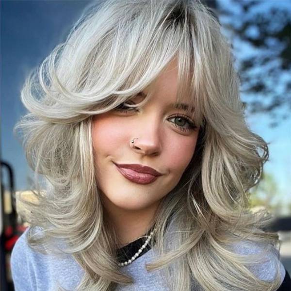Collarbone Butterfly Layers In Platinum Blonde Collarbone Butterfly Layers In Platinum Blonde — Classy Butterfly Hair