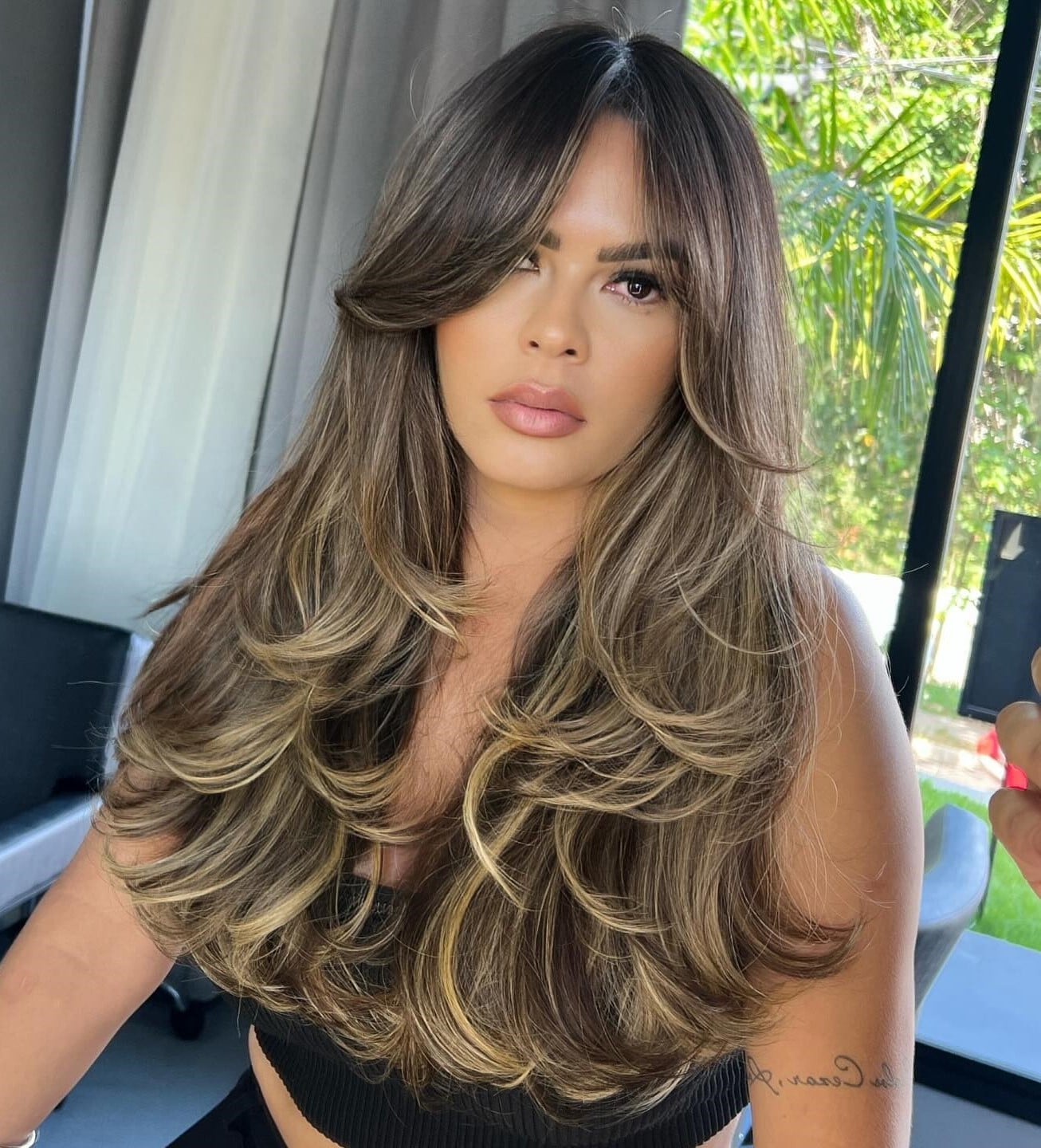 Mid-Back Rich Brown With Blonde Highlights Mid-Back Rich Brown With Blonde Highlights — Classy Butterfly Haircut