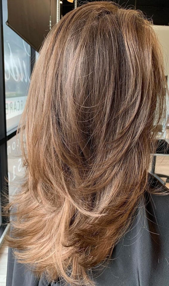 Mid-Back Beige Blonde With Caramel Highlights Mid-Back Beige Blonde With Caramel Highlights — Classy Butterfly Haircut
