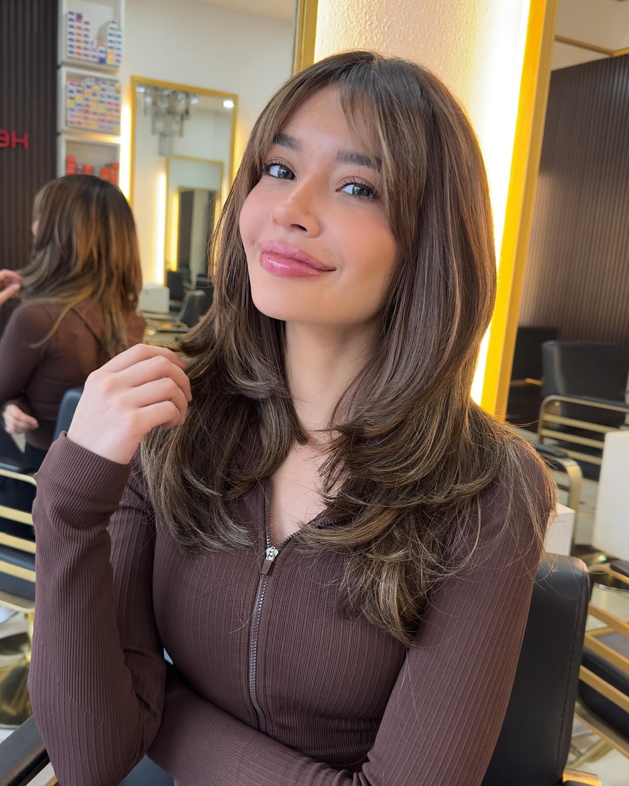 Collarbone Layers With Dark Brown Highlights Collarbone Layers With Dark Brown Highlights — Classy Butterfly Haircut