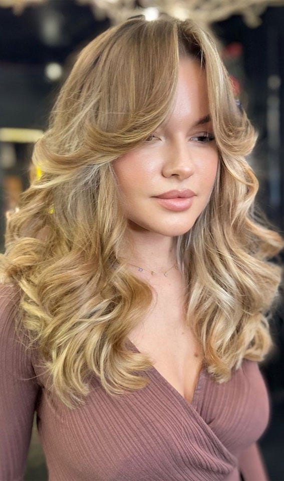 Blonde Collarbone Layers With Side Part Blonde Collarbone Layers With Side Part — Classy Butterfly Haircut