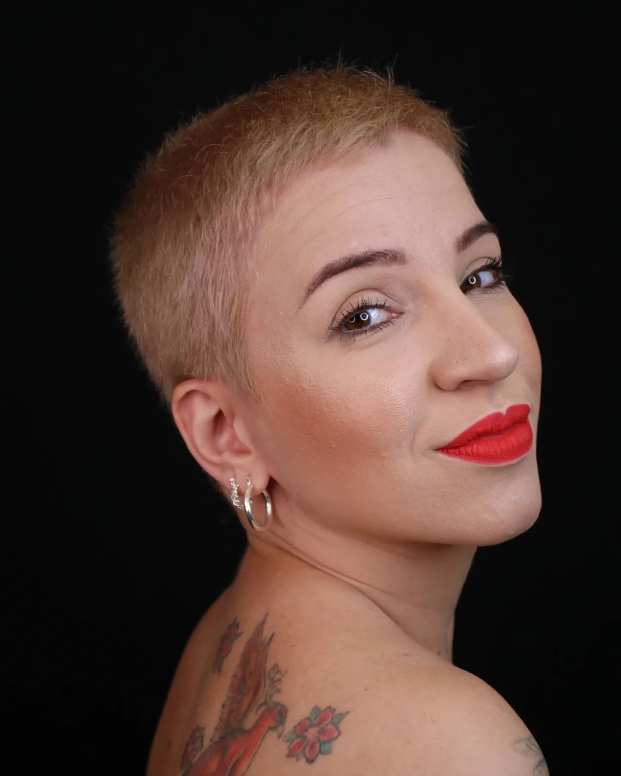 Blonde Buzz Cut With Red Lipstick Blonde Buzz Cut With Red Lipstick — Classy Buzz Cut