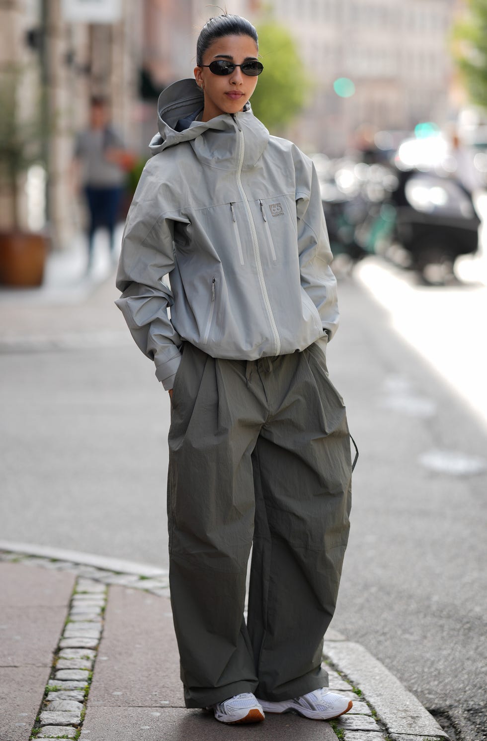 Oversized Olive Cargo Pants With Hoodie Oversized Olive Cargo Pants With Hoodie — Classy Cargo Pants Outfits
