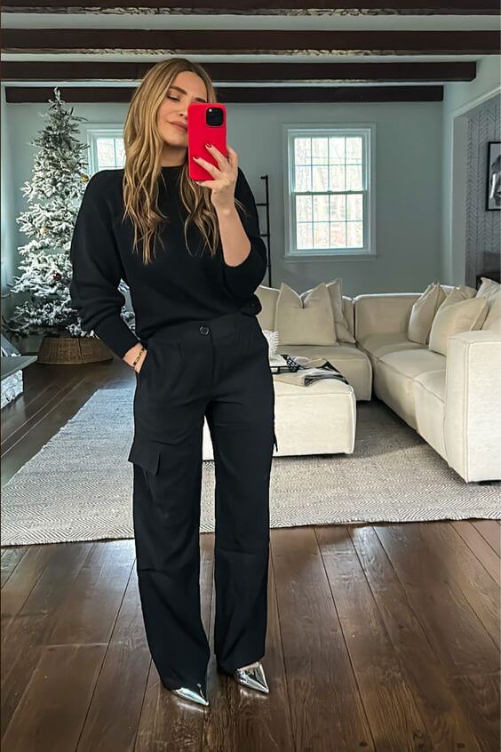 Monochromatic Black Cargo Pants With Silver Heels Monochromatic Black Cargo Pants With Silver Heels — Classy Cargo Pants Outfits